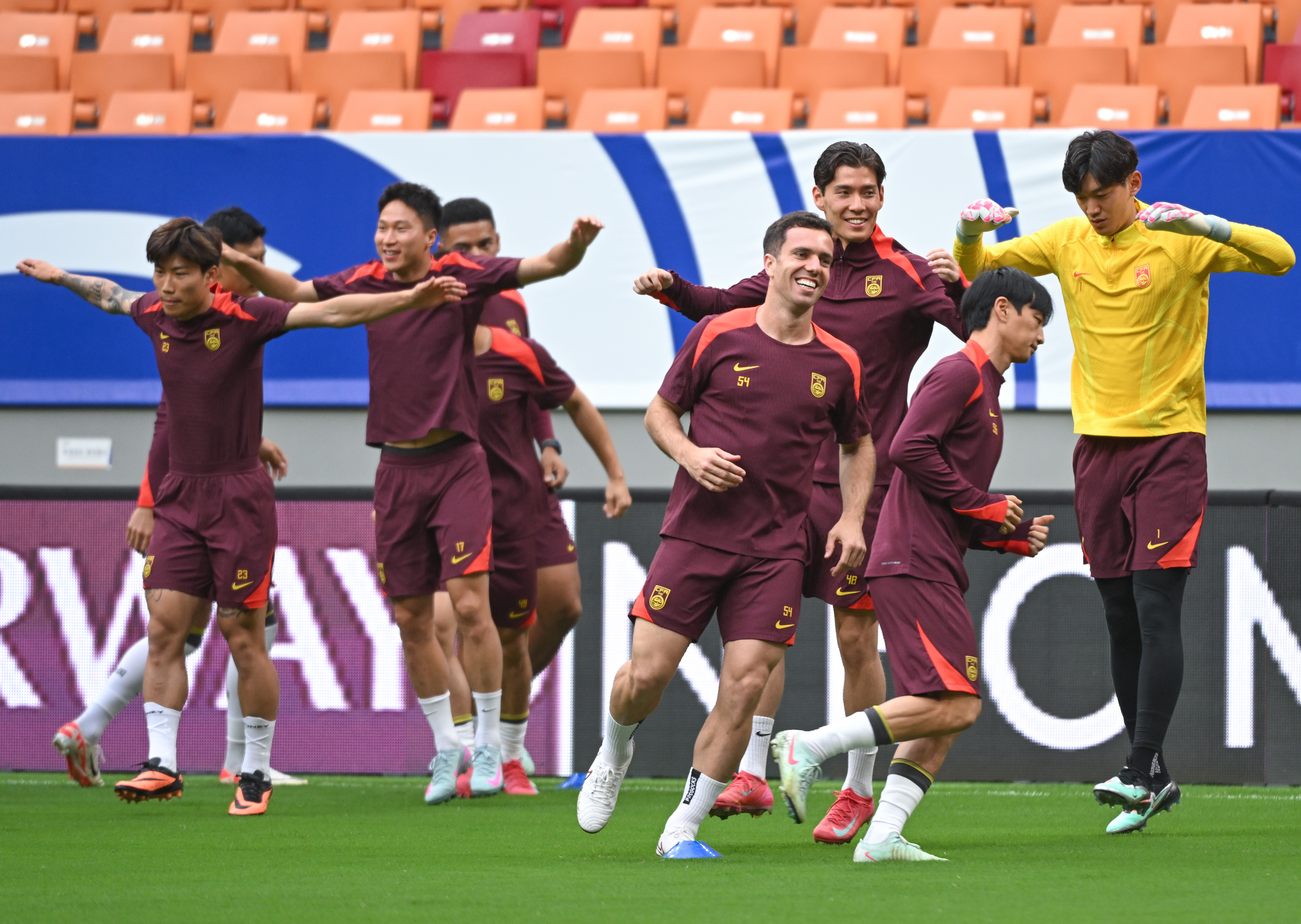 足球大赛在即,球员备受关注 足球大赛在即,球员备受关注