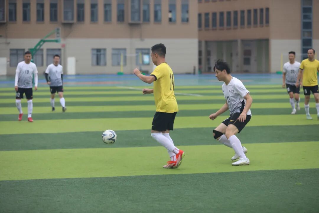 足球大赛在即,球员备受关注 足球大赛在即,球员备受关注