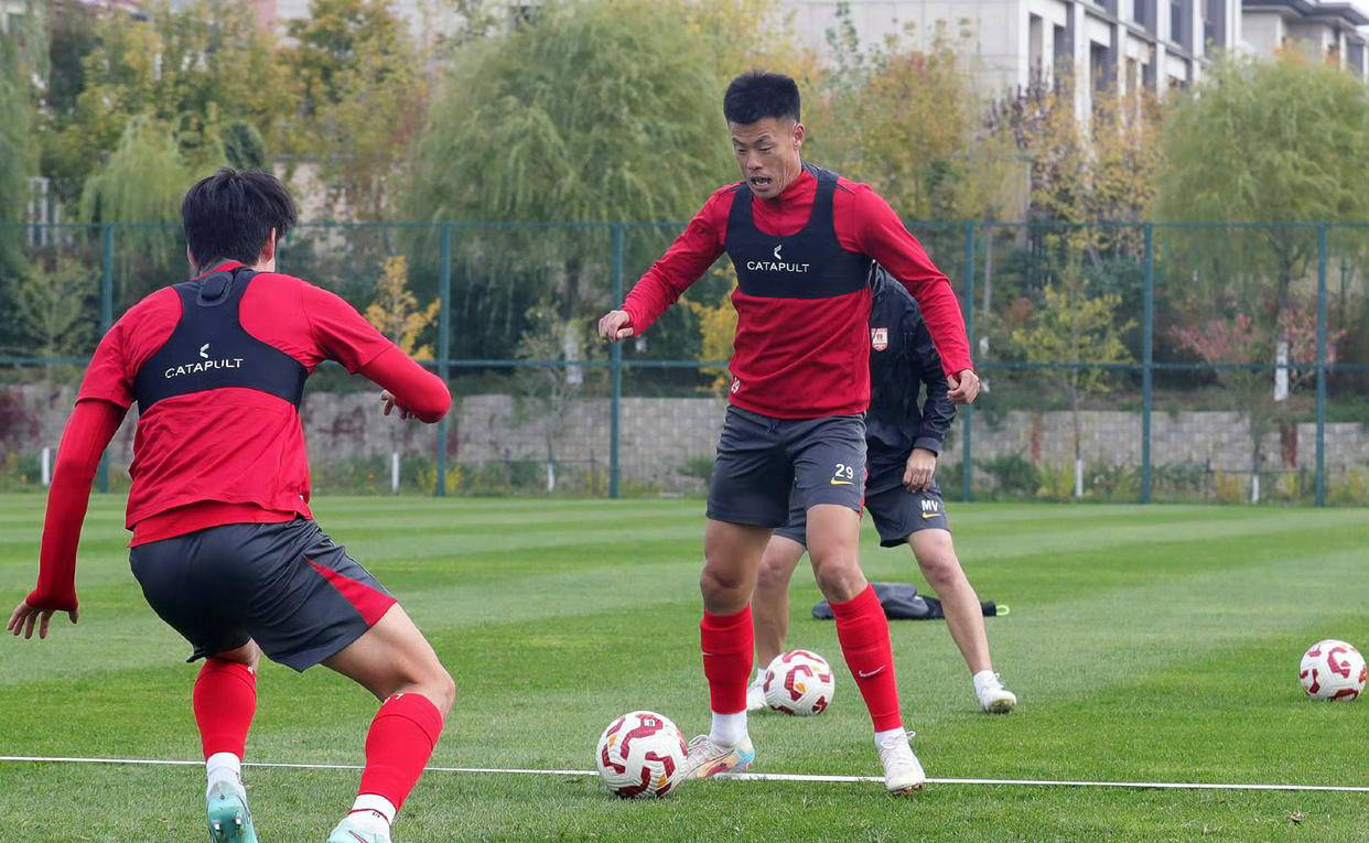 局势不明:长春亚泰客场告负球队保级形势严峻 局势不明:长春亚泰客场告负球队保级形势严峻