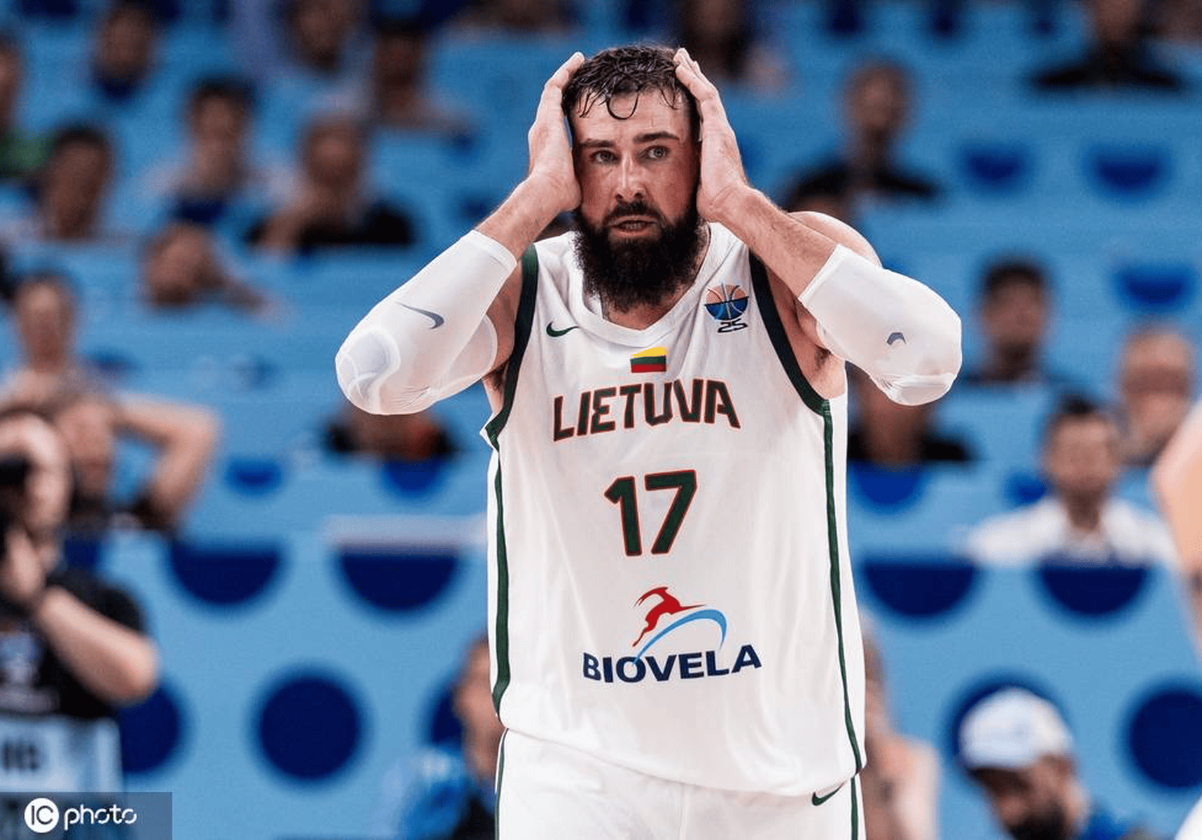 雷速下载-立陶宛男篮完胜希腊男篮，克莱制霸全场