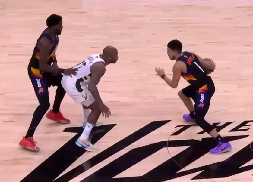 雷速体育下载-天津队鏖战雄鹿，布克状态火热