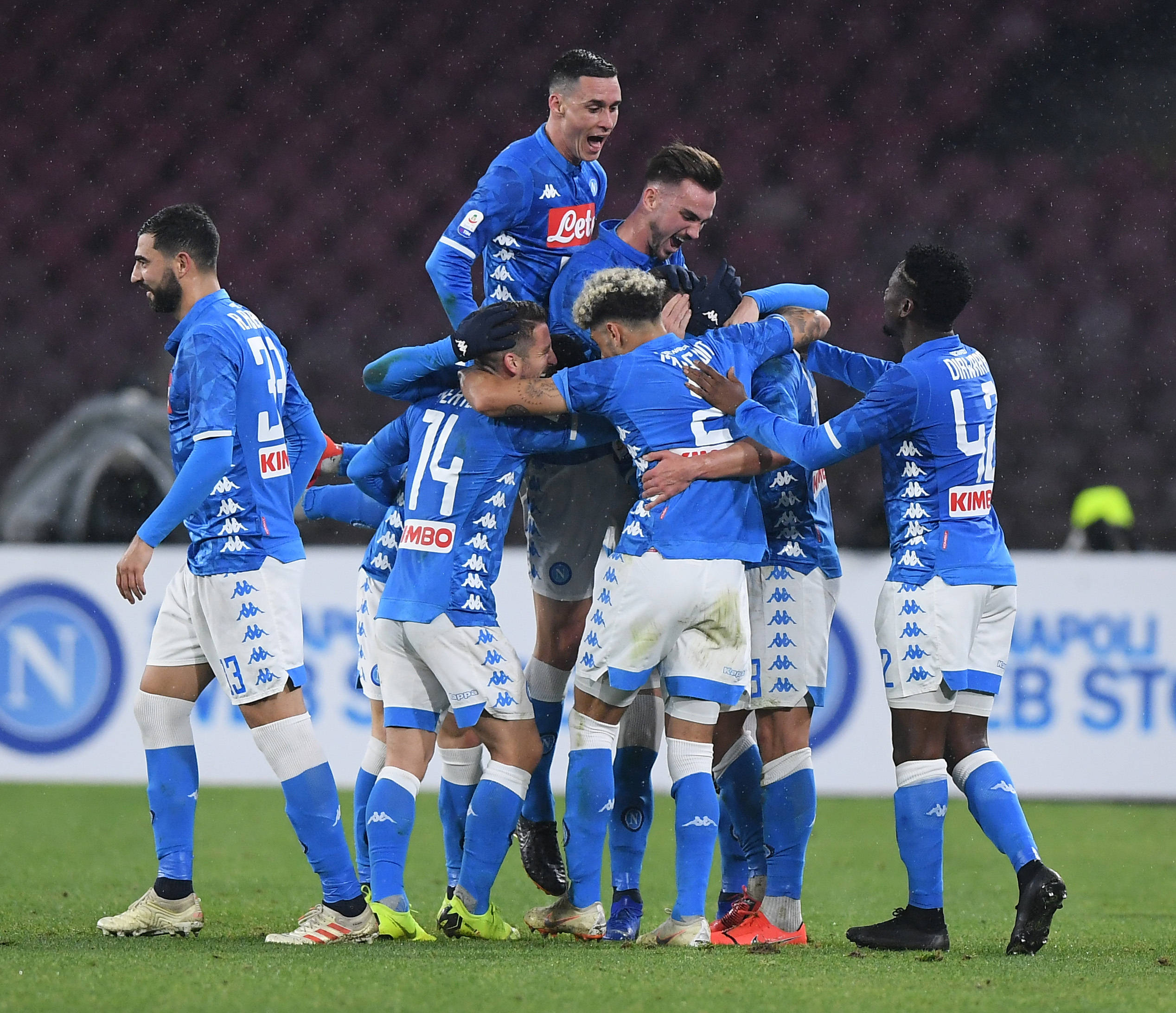 那不勒斯翻盘利物浦，佩德里点燃赛场