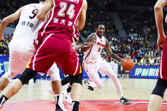 四川队鏖战天津队，易建联统治全场