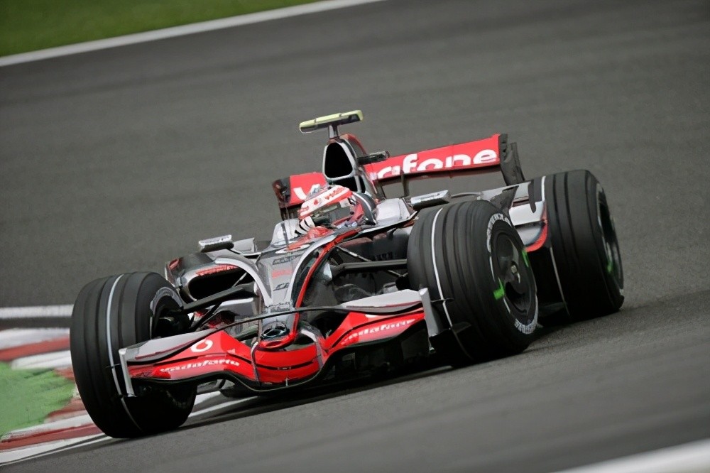 雷速足球直播平台-迈凯伦完胜哈斯车队，塞恩斯刷新纪录