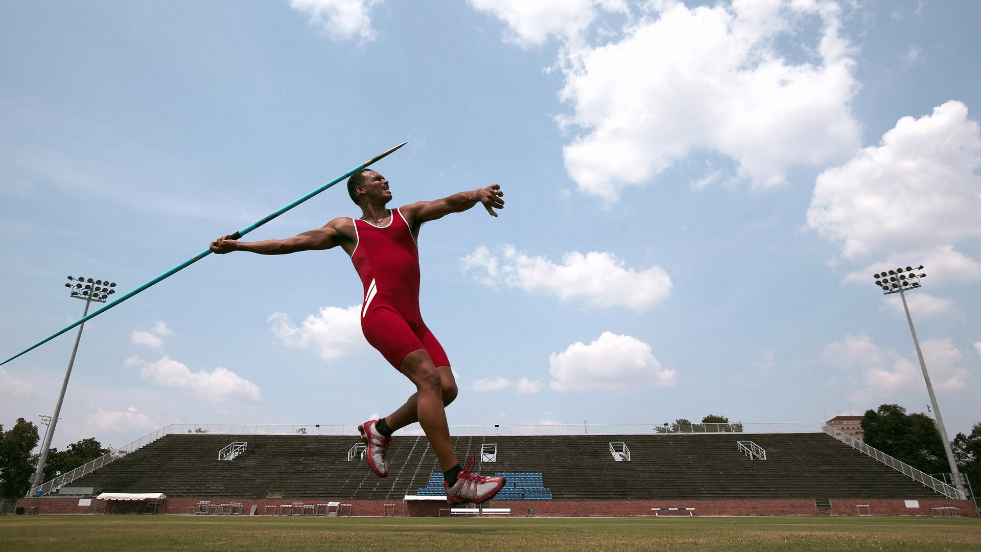 当奇才遇上老鹰，伦纳德如何用唯一性主宰比赛走向